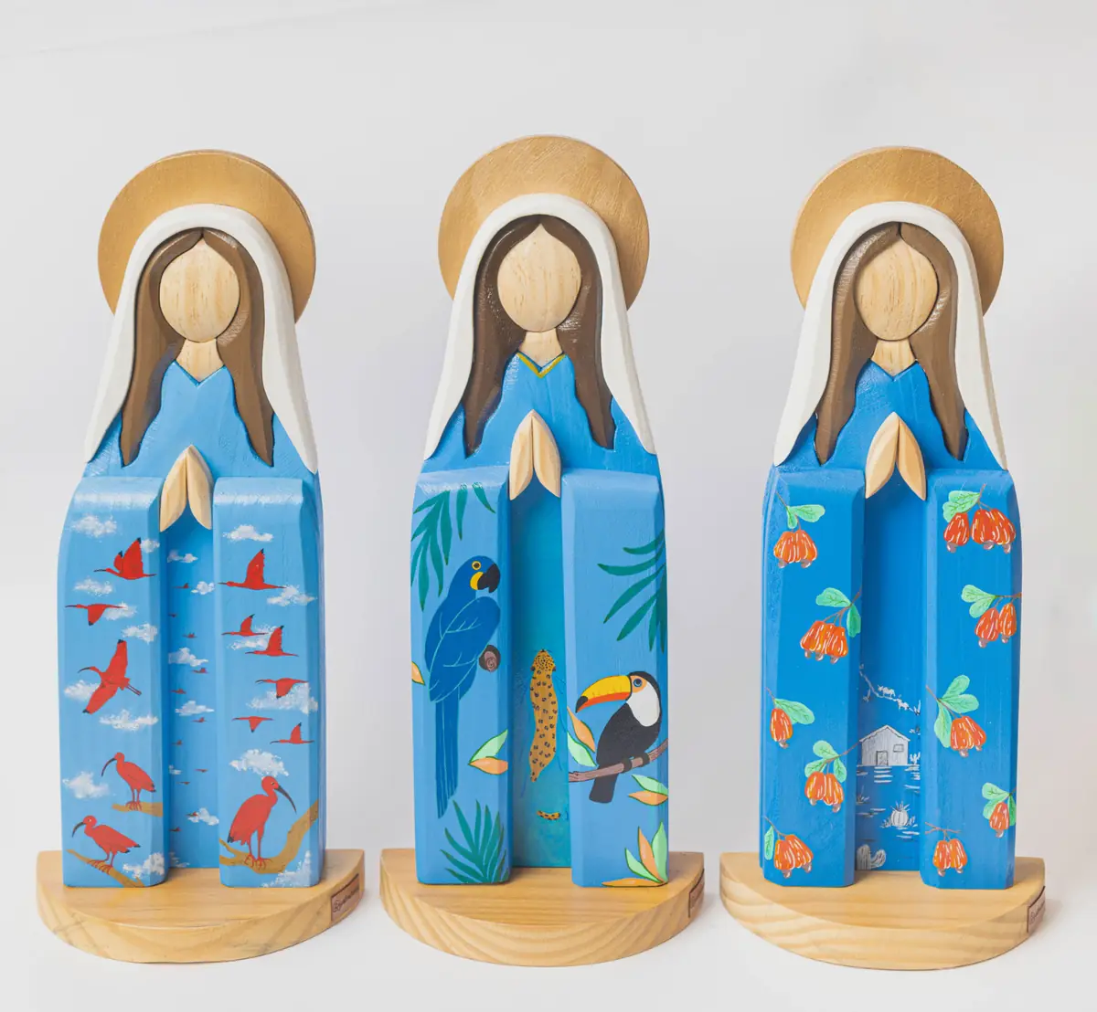 Três Nossas Senhorinhas pintadas à mão